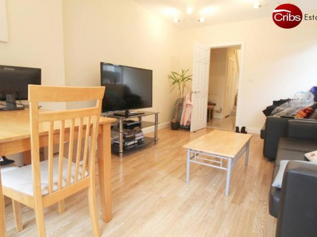 Room for rent in South Wimbledon, Greater London