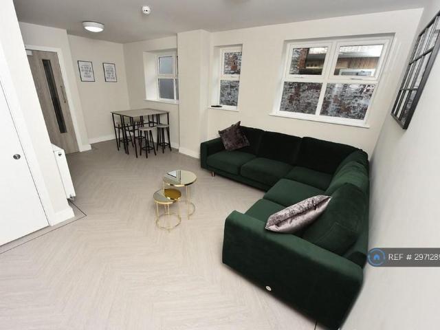 Room for rent in Roby Mill, Lancashire