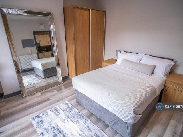 Room for rent in Roby Mill, Lancashire