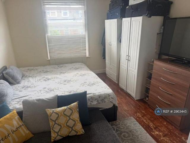 Room for rent in Maida Hill, Greater London