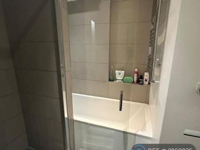 Room for rent in Poplar Grove, Greater London
