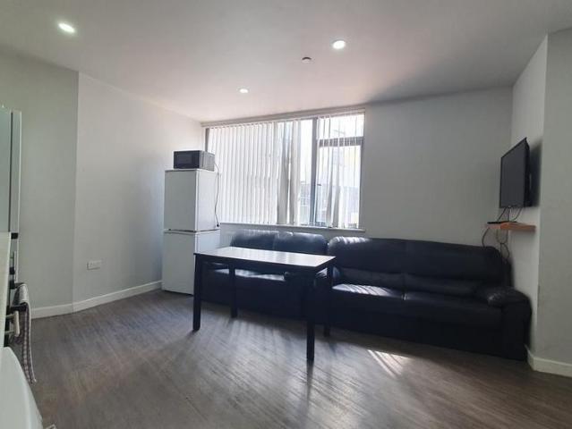 Room for rent in Plasnewydd, Falcon Lodge