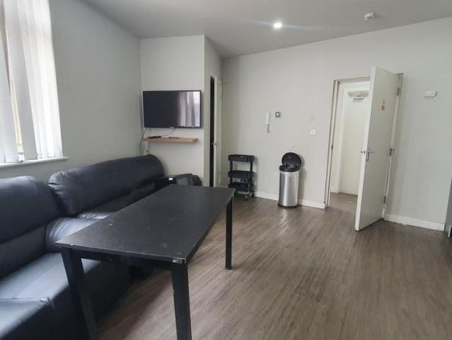 Room for rent in Plasnewydd, Falcon Lodge