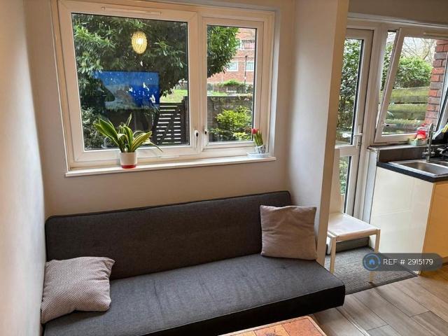 Room for rent in Poplar Grove, Greater London