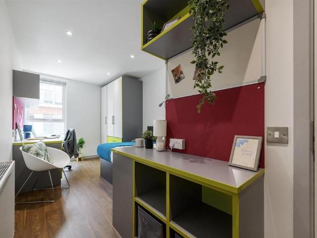 Room for rent in High Field, York