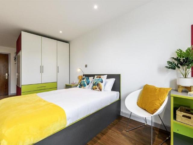 Room for rent in High Field, York