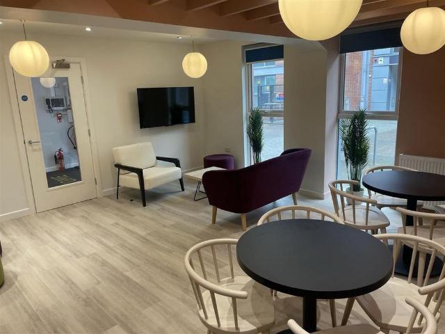 Room for rent in High Field, York