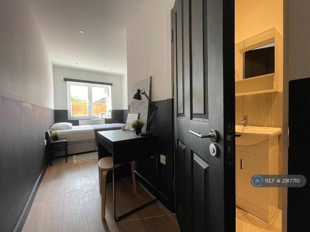 Room for rent in London Borough of Merton, Greater London