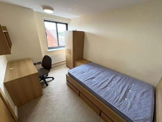 Room for rent in Oxleaze, Gloucester