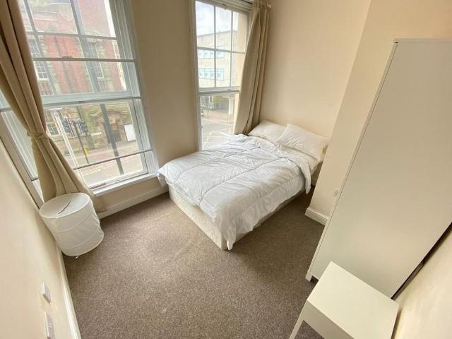 Room for rent in West Midlands