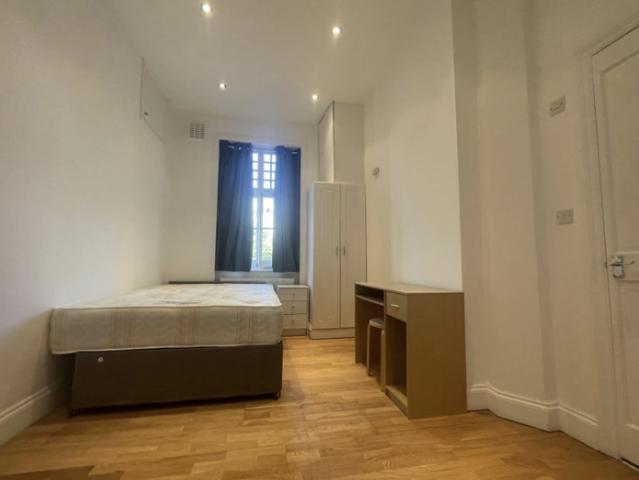 Room for rent in Kensal Town, Greater London