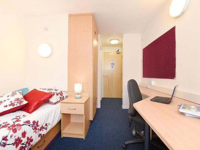 Room for rent in Wrexham, Wales