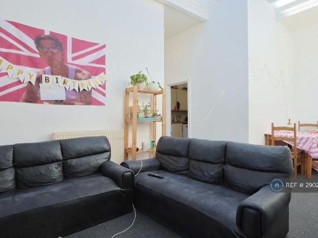 Room for rent in City Centre, Feckenham