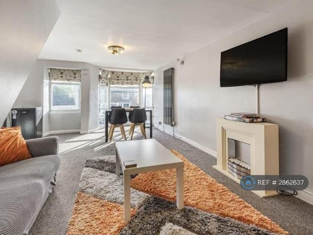 Room for rent in Charlesworth, East Midlands