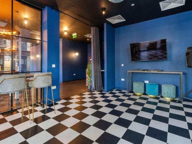 Room for rent in Falcon Lodge, Wales