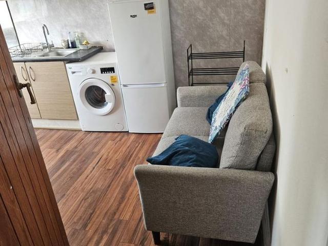 Room for rent in London Borough of Hounslow, Heston