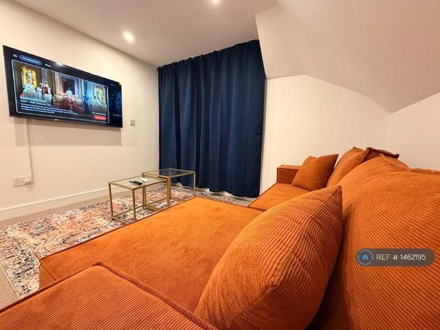 Room for rent in Clarendon, Ash