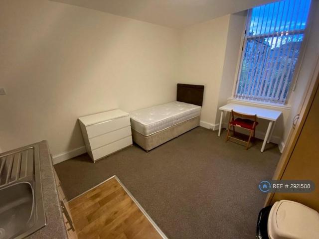 Room for rent in North Woodside, Scotland