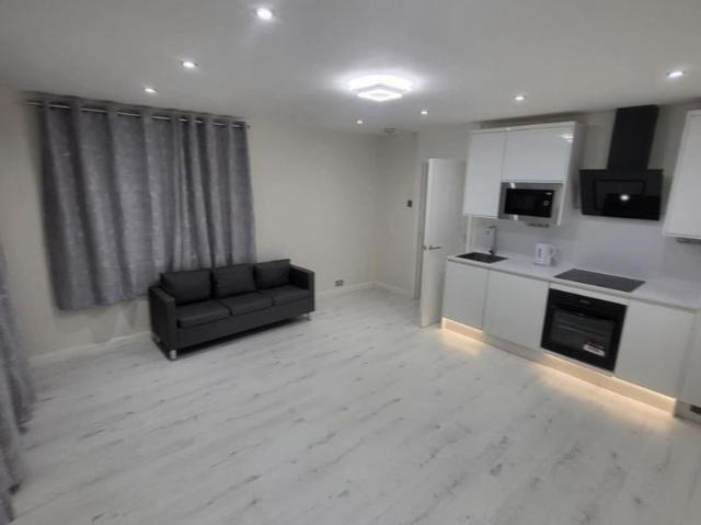 Room for rent in Hatch End, Greater London