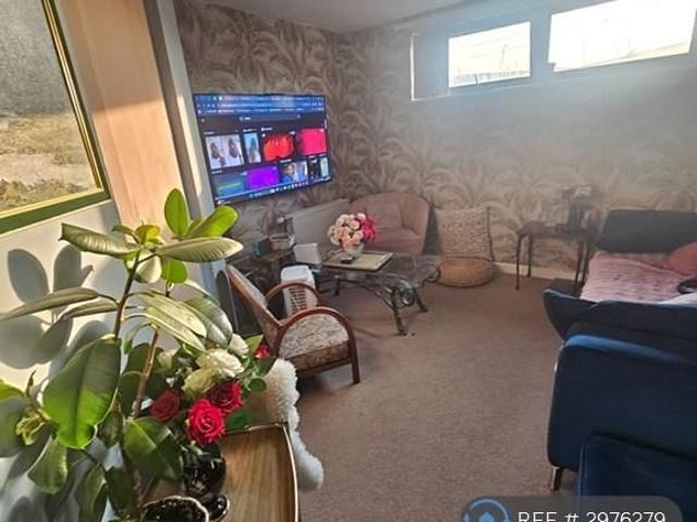 Room for rent in Brooklands, Monks Orchard