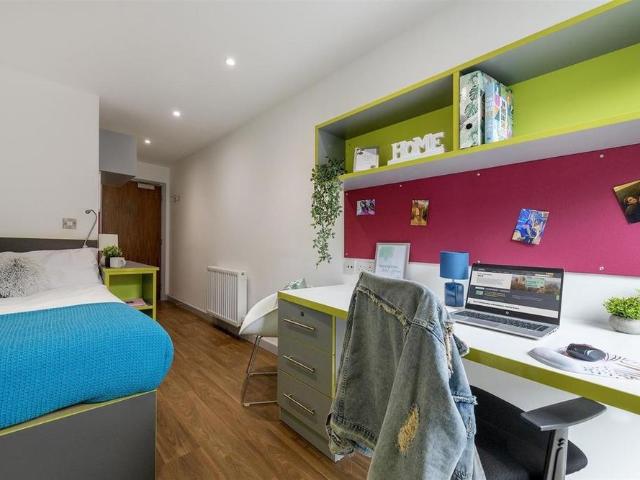 Room for rent in High Field, York