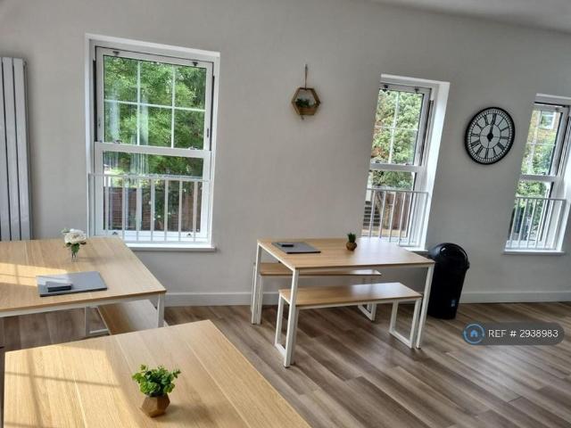 Room for rent in Strawberry Hill, Greater London