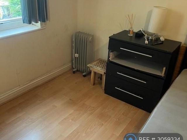 Room for rent in Cossall Estate, Greater London