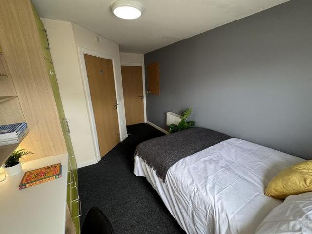 Room for rent in Attenborough, East Midlands