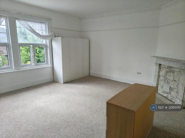 Room for rent in London Borough of Merton, Mitcham