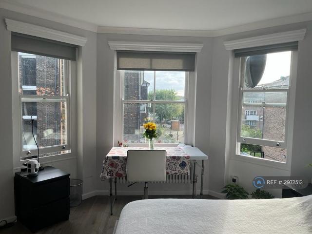 Room for rent in West Kensington, Greater London
