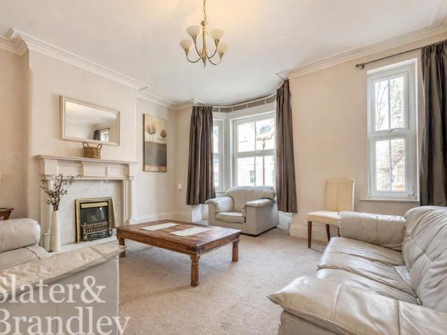 Room for rent in Lenton Abbey, Haddon