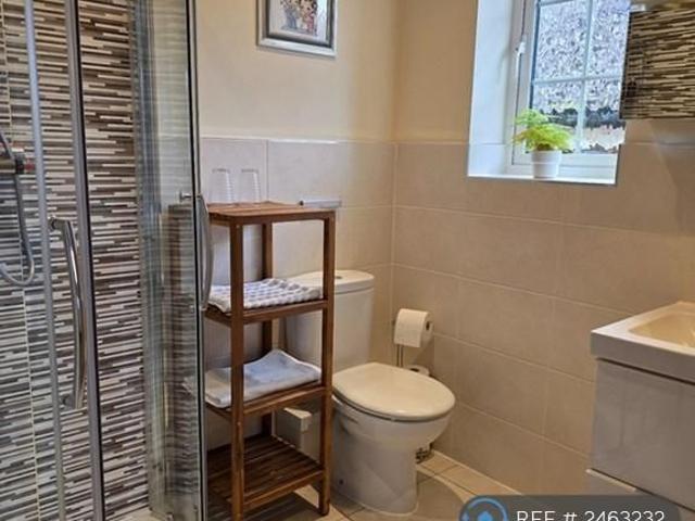 Room for rent in Tattenham Corner, Red Hill