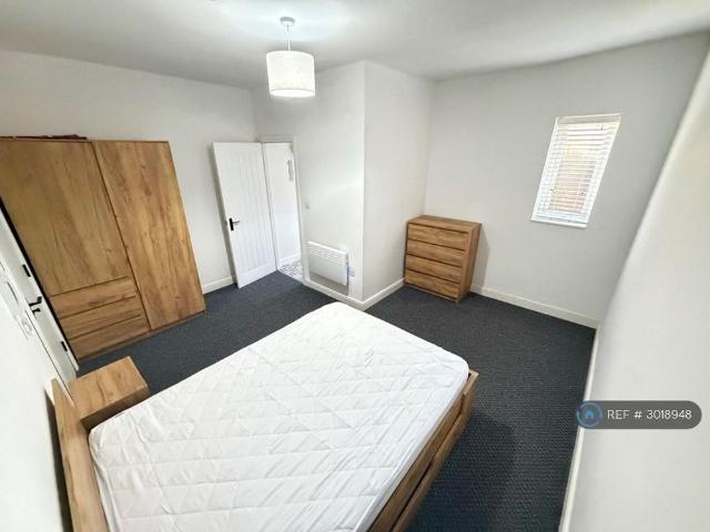 Room for rent in Lee Bank, Greater Manchester