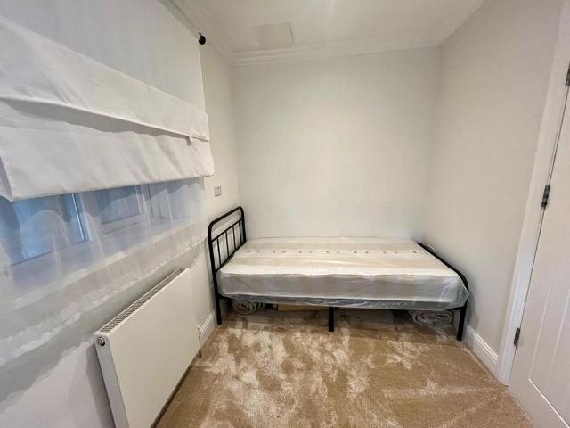 Room for rent in London Borough of Hounslow, Surrey