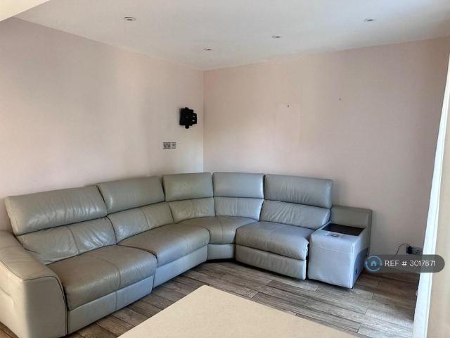 Room for rent in Elmfield, Leicestershire