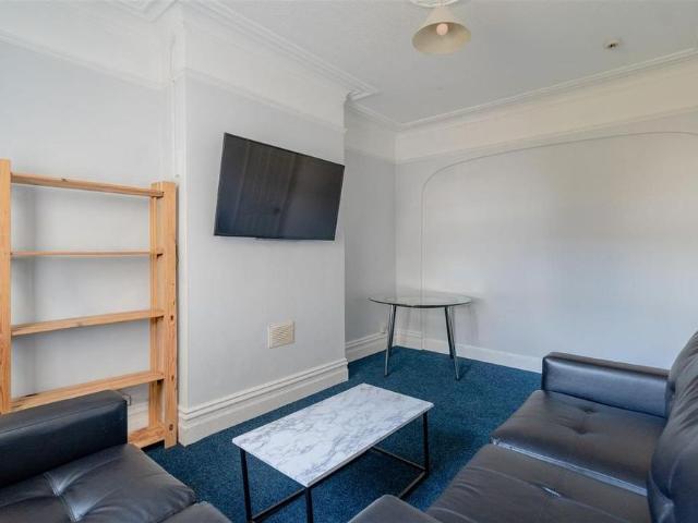 Room for rent in Golden Valley, Gloucestershire