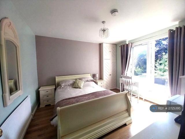 Room for rent in Tolworth, Greater London