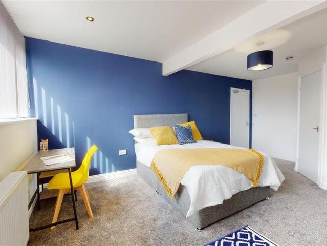 Room for rent in Baildon, West Yorkshire