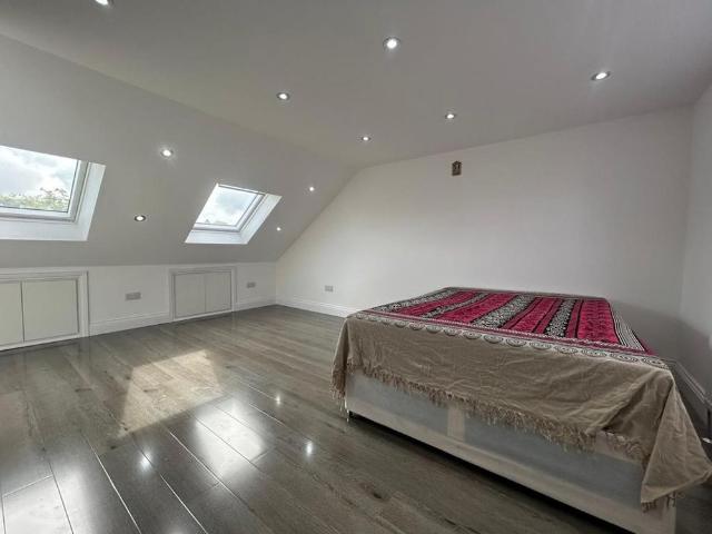 Room for rent in Lane, Greater London