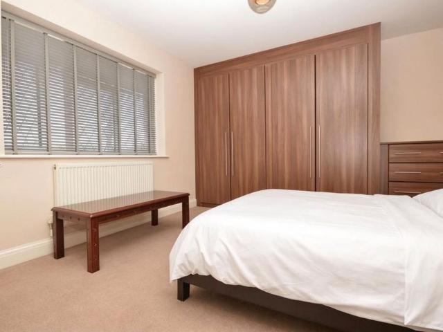 Room for rent in Fairlop, Greater London