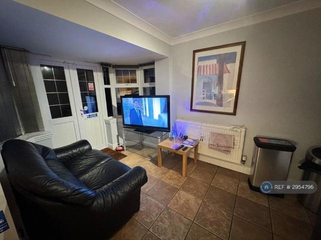 Room for rent in Boley Park, Staffordshire