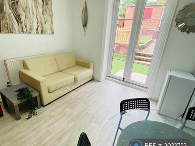 Room for rent in Troy Town, Rochester