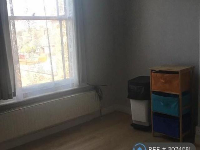Room for rent in Clay Lake, Gosberton Clough