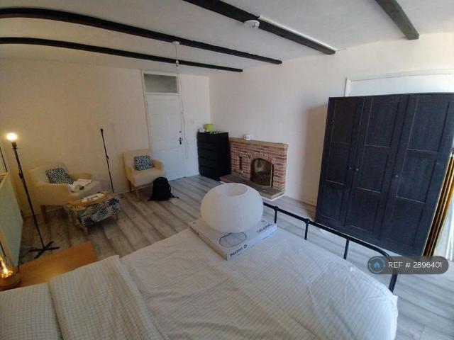Room for rent in Farnborough, Hampshire