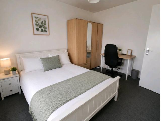 Room for rent in Elm Park, Greater London