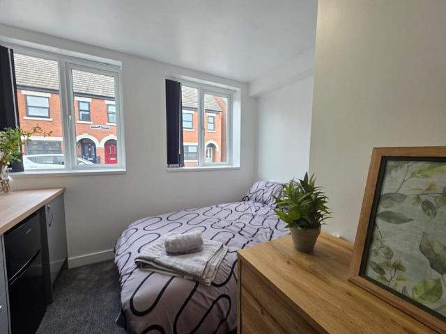 Room for rent in Rowley Park, Stafford