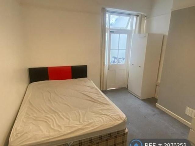 Room for rent in Falcon Lodge, Wales
