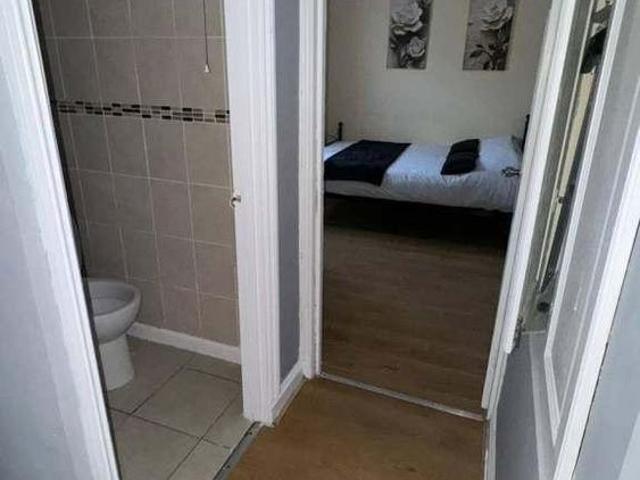 Room for rent in Plashet, Greater London