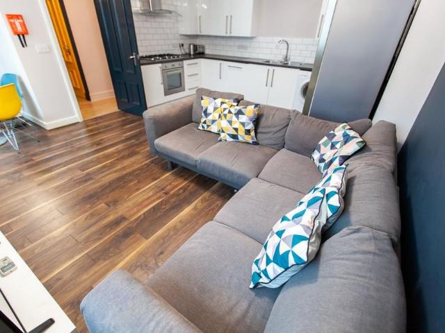 Room for rent in Islington, Calderstones