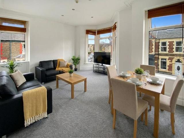 Room for rent in Plasnewydd, Falcon Lodge